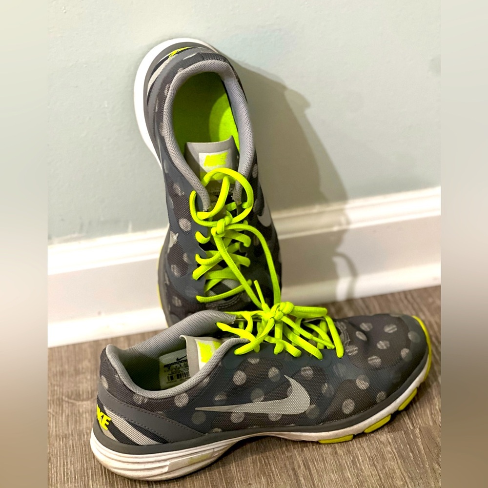 Nike gray polka dot sneakers